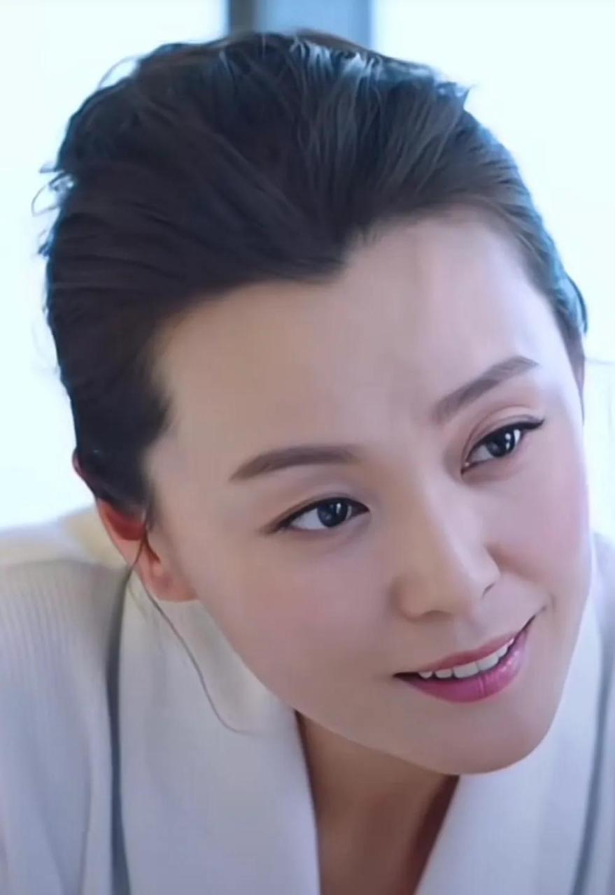 梁爱琪非常耐看,这才叫漂亮,这才叫性感.这才叫人见人爱.