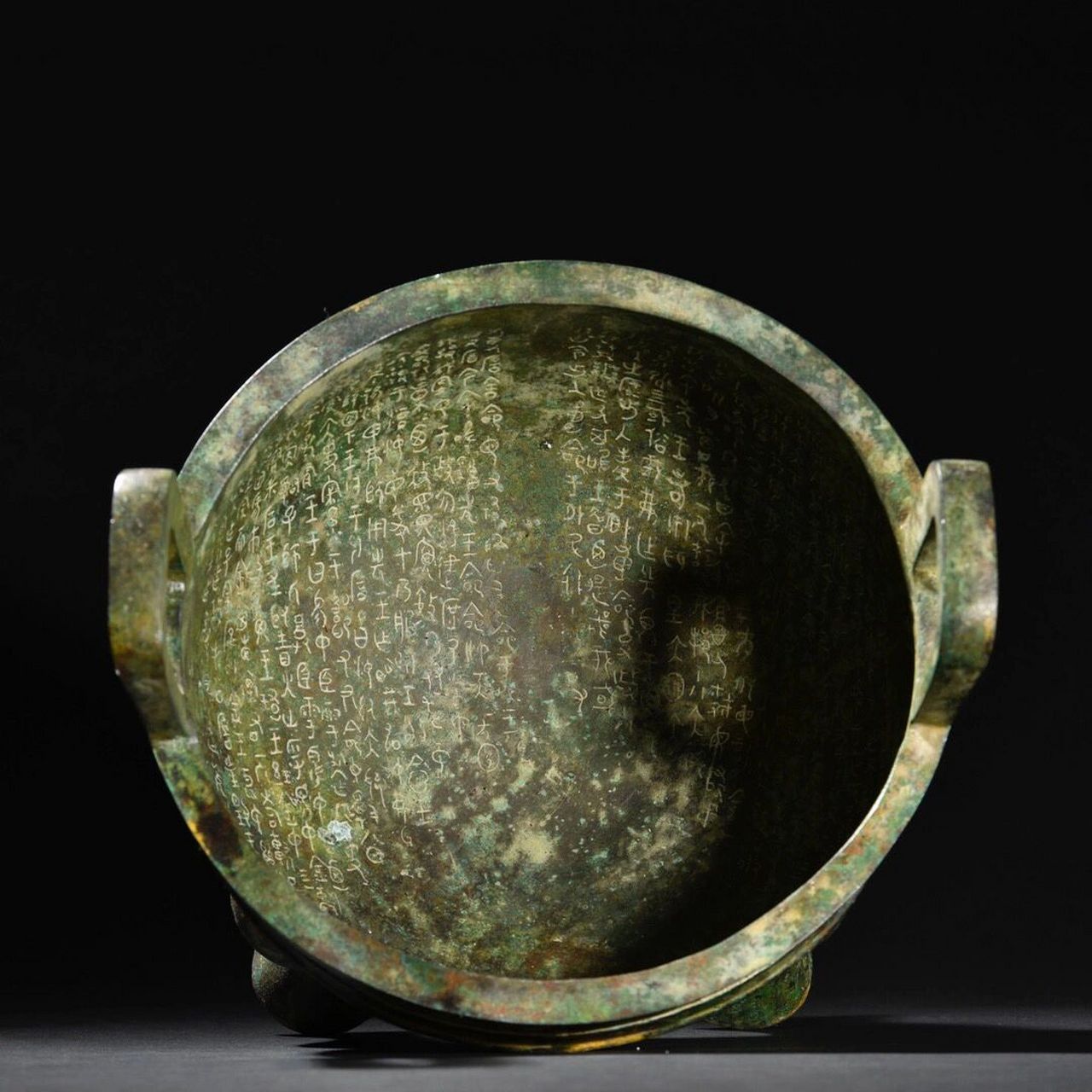 汉代 青铜器三足鼎 尺寸:高32宽27.2cm重13.2斤