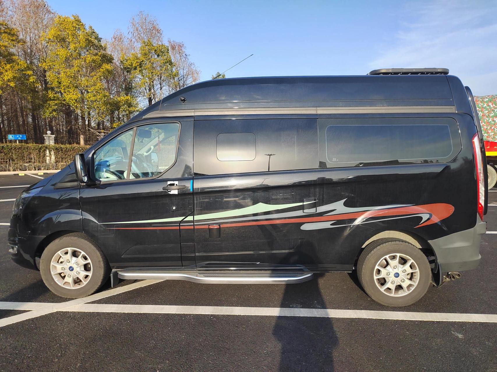 江铃原厂福特新全顺v362后置厨卫b型商旅两用房车,原车主购入只办公