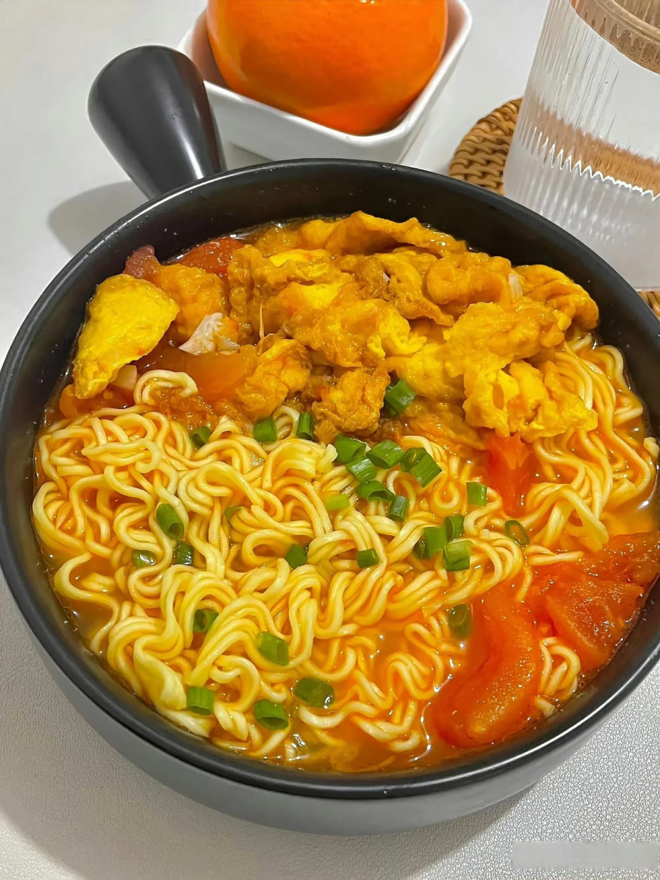 煮一碗热气腾腾的泡面,是多少人在快节奏生活中的小确幸.