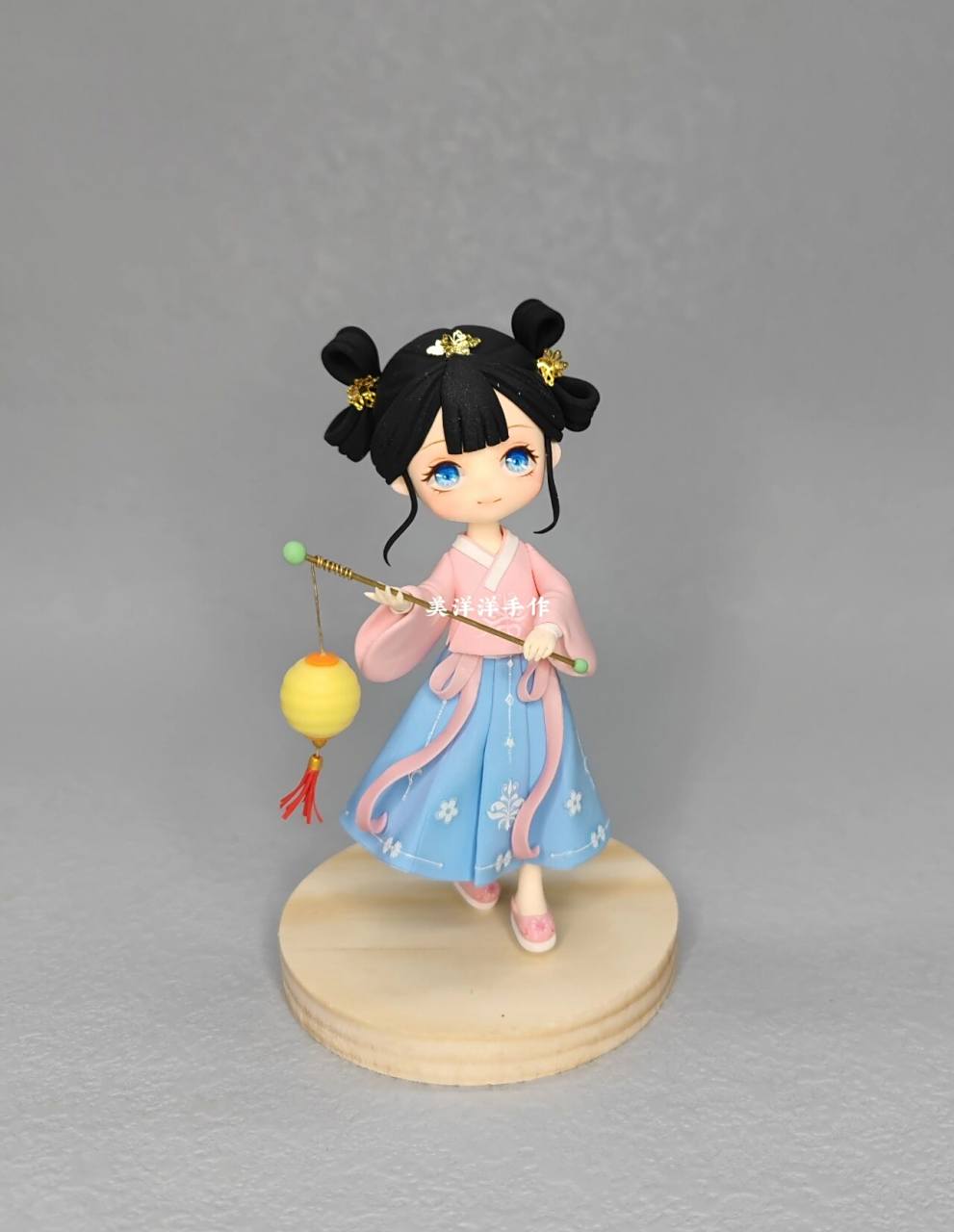 超轻粘土:q版人物—甜甜小仙女 很久之前捏的小仙女了,是课程内的,拿