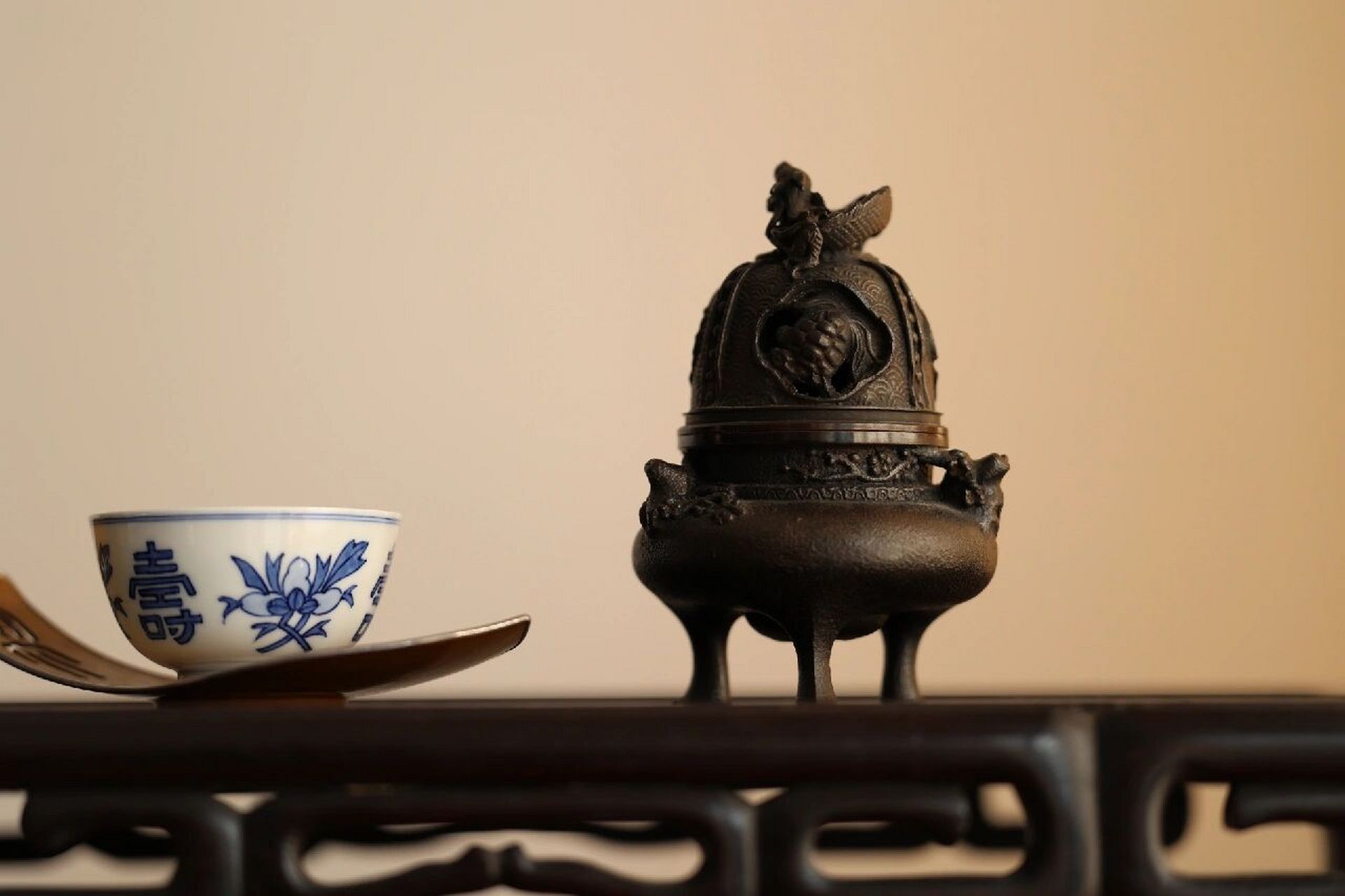 日本茶器 名家铸物师「米田秀保」作香炉, 蠟型铸铜工艺,蟠龙立顶,透