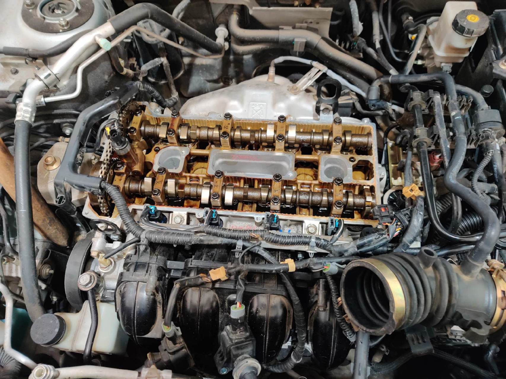 奔腾x80换个节温器和四通,拆了半个发动机这设计也没谁了