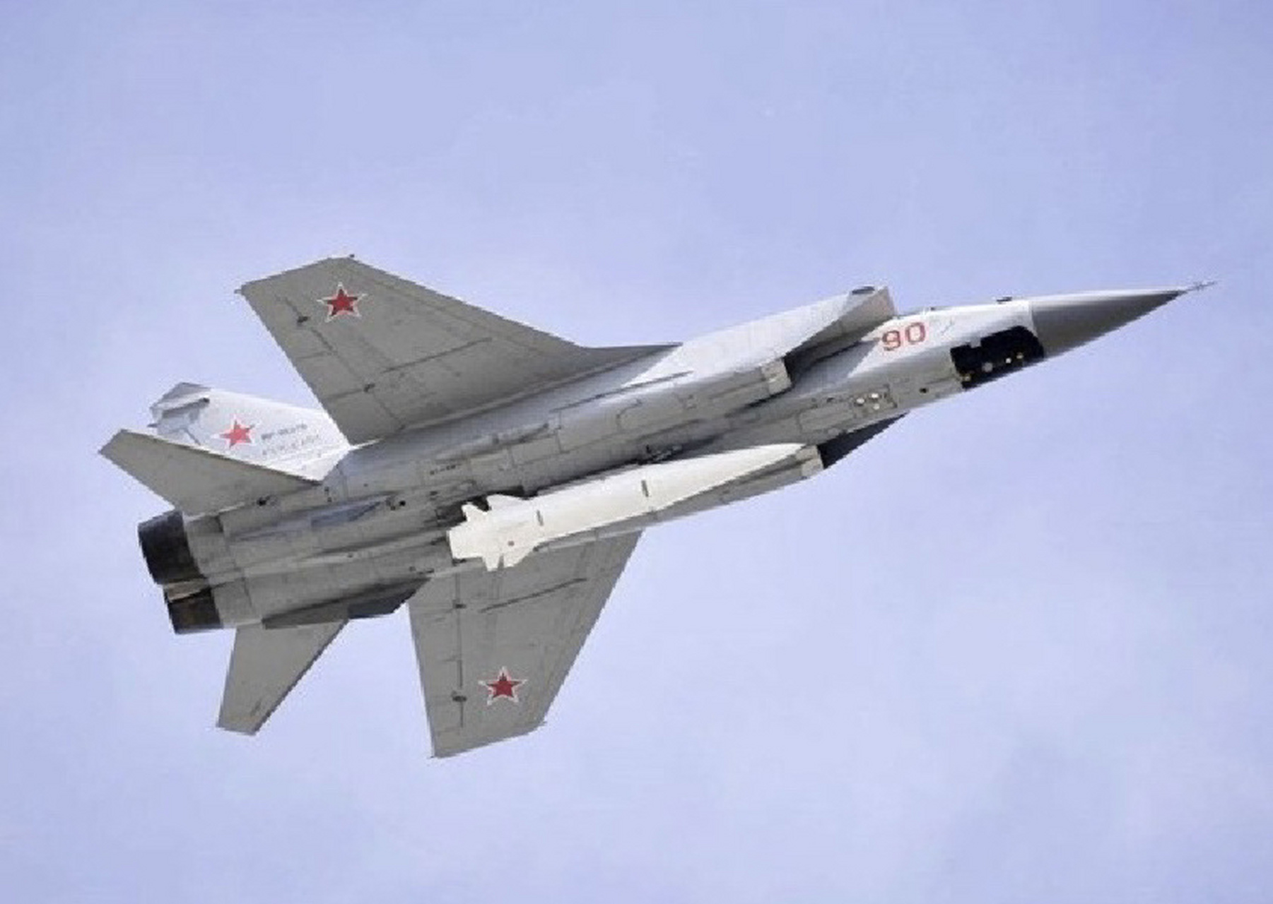 米格31战斗机是苏联米高扬设计局1975年开始研制的一款串列双座全天候