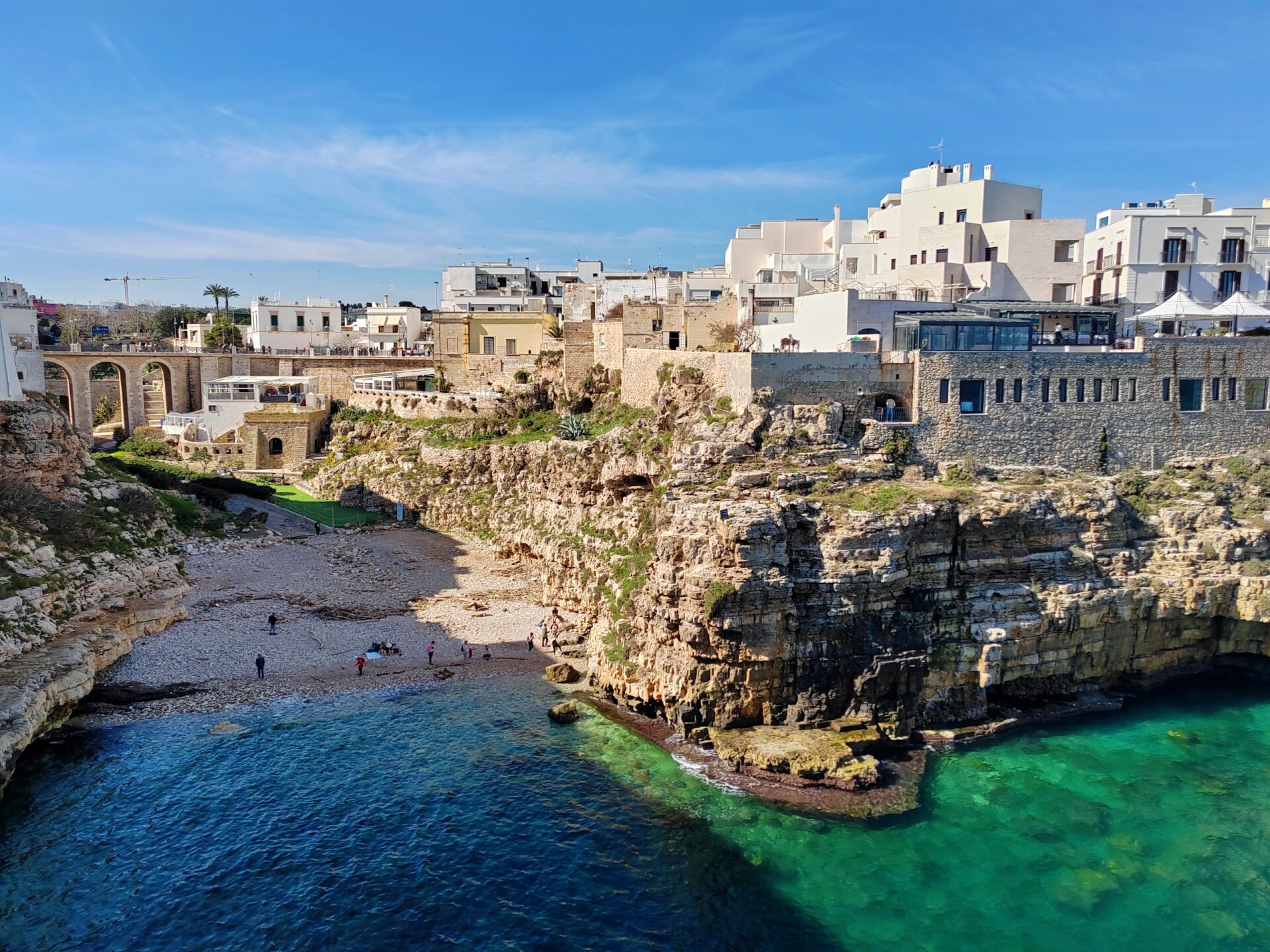 意大利南部小城巴里 bari 巴里是意大利普利亚大区的首府城市,也是