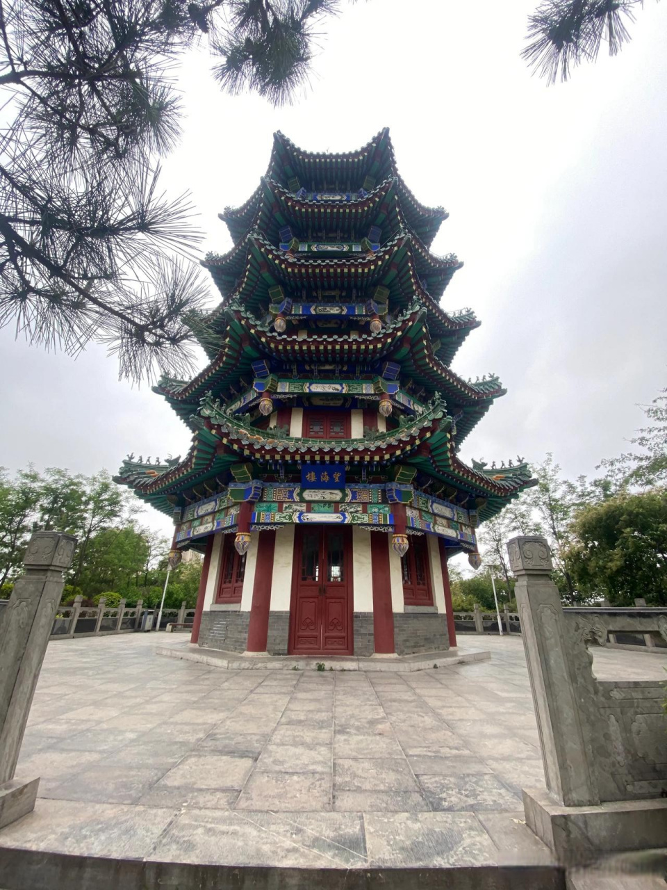 对这种雕梁画栋的塔,情有独钟.