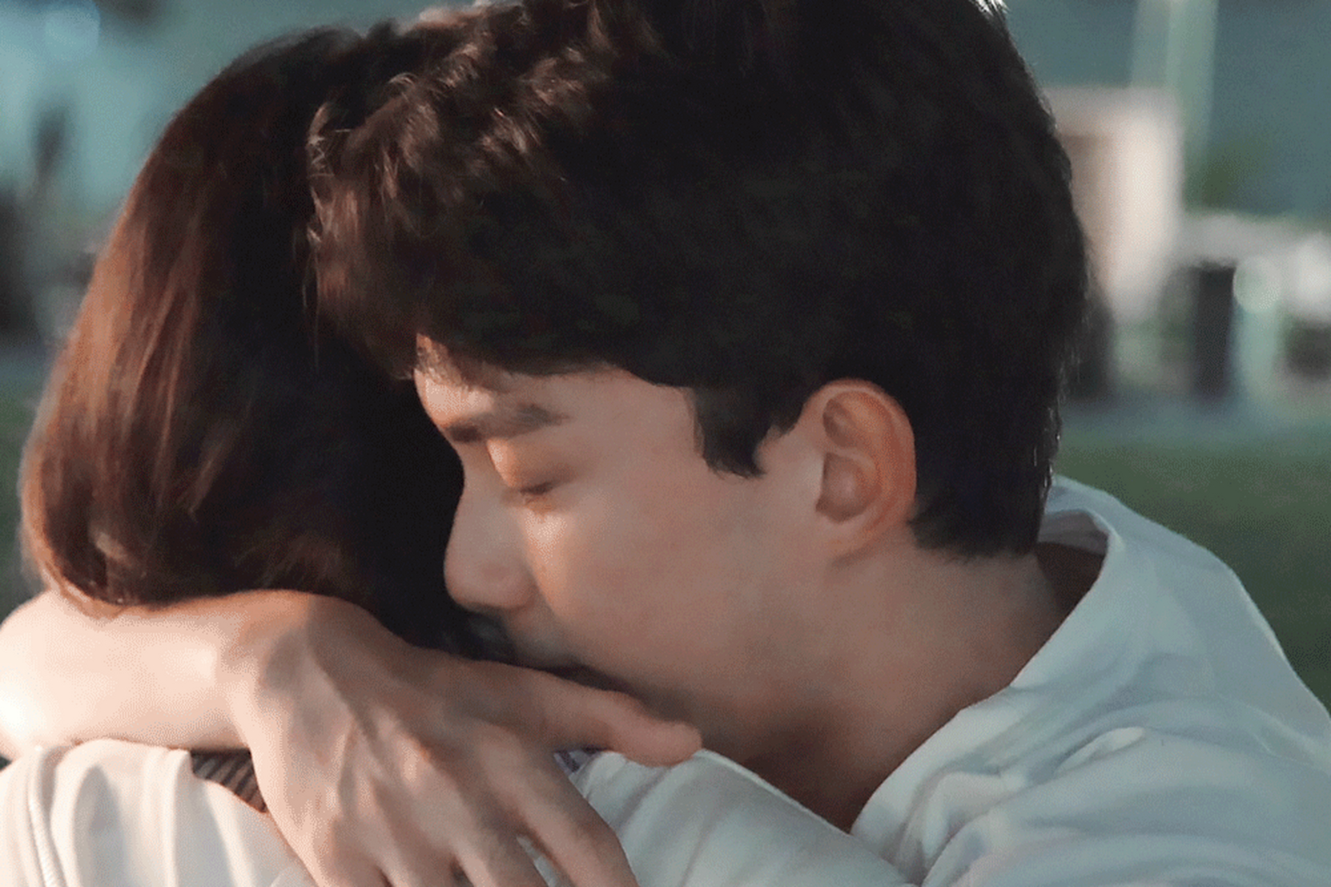 吴磊赵今麦吻戏路透视频# 吴磊 赵今麦《在暴雪时分》吻戏路透来啦