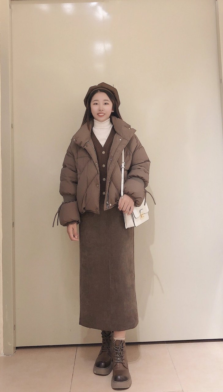 入冬的第一件咖色短款羽绒服穿搭来啦～ 小版型咖啡色羽绒服深色有