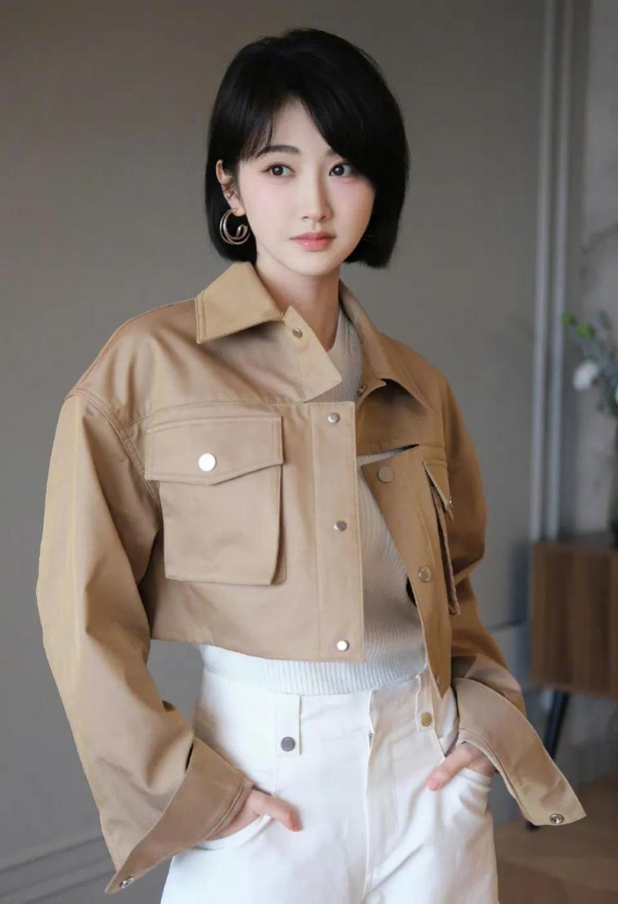 景甜的时尚穿搭真是太迷人了!