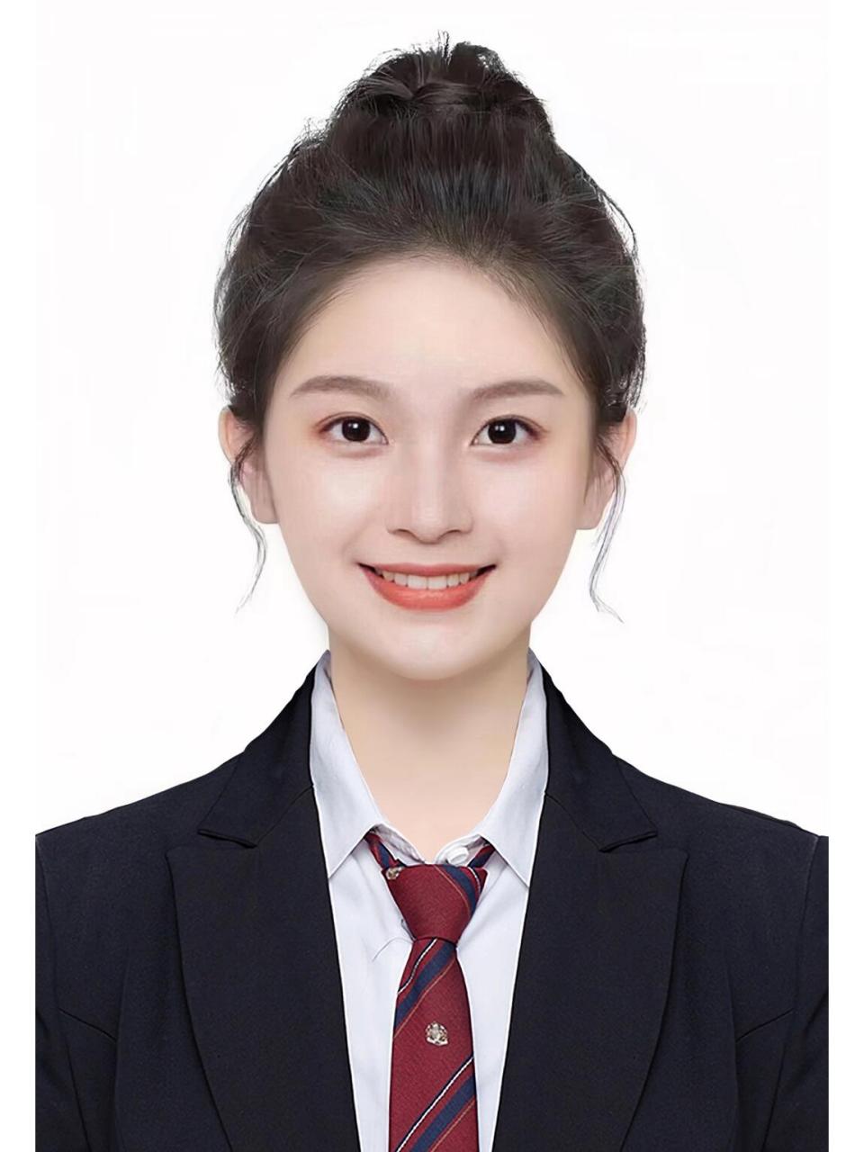 简单又干净的丸子头造型 俏皮可爱又减龄必备的丸子头证件照 简简单单