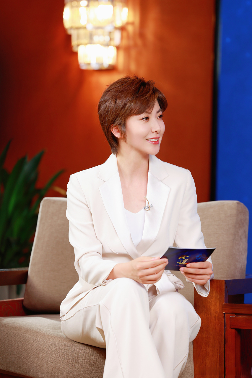 高端对话节目《论道》-《建设长征文化高地》 主持人【紫檀】与前外