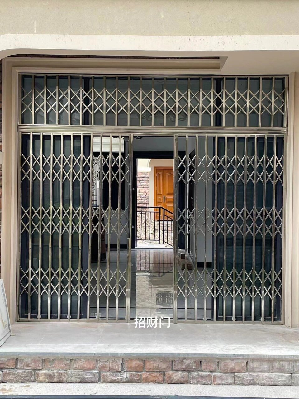 全新不锈钢拉闸门,让你的家更加时 06门是家的面子,我们都不想让家