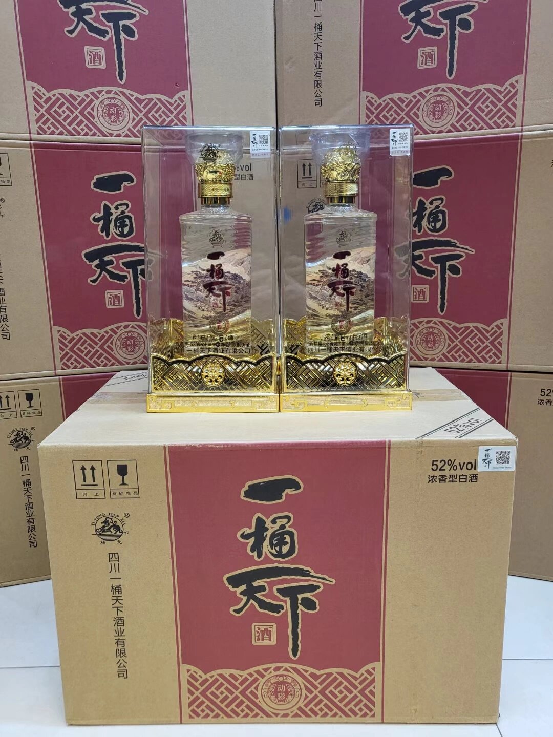 现货52度一桶天下动彩水晶彩绘瓶,存量1000箱,规格500mlx6盒,浓香型