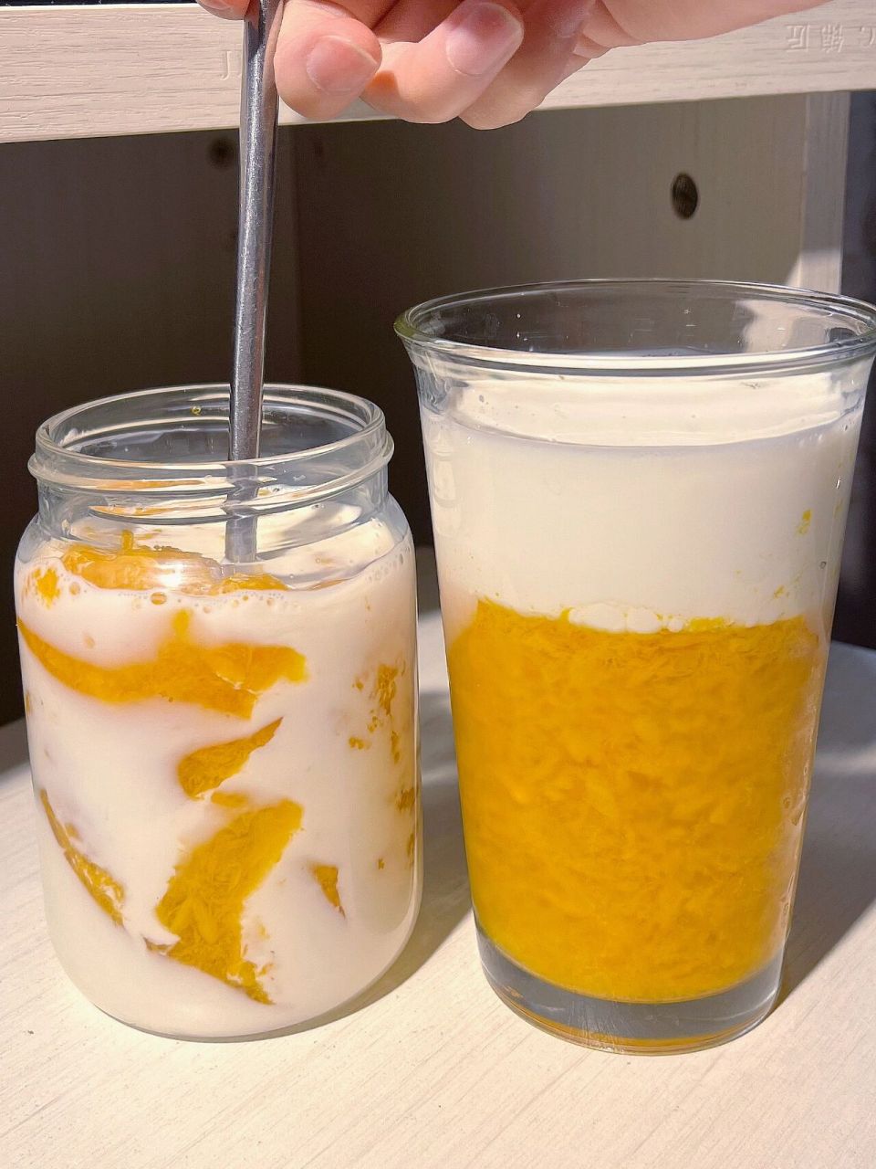 我妈尝了一口后说我可以去开甜品店了09 duang duang的芒果冻配着奶