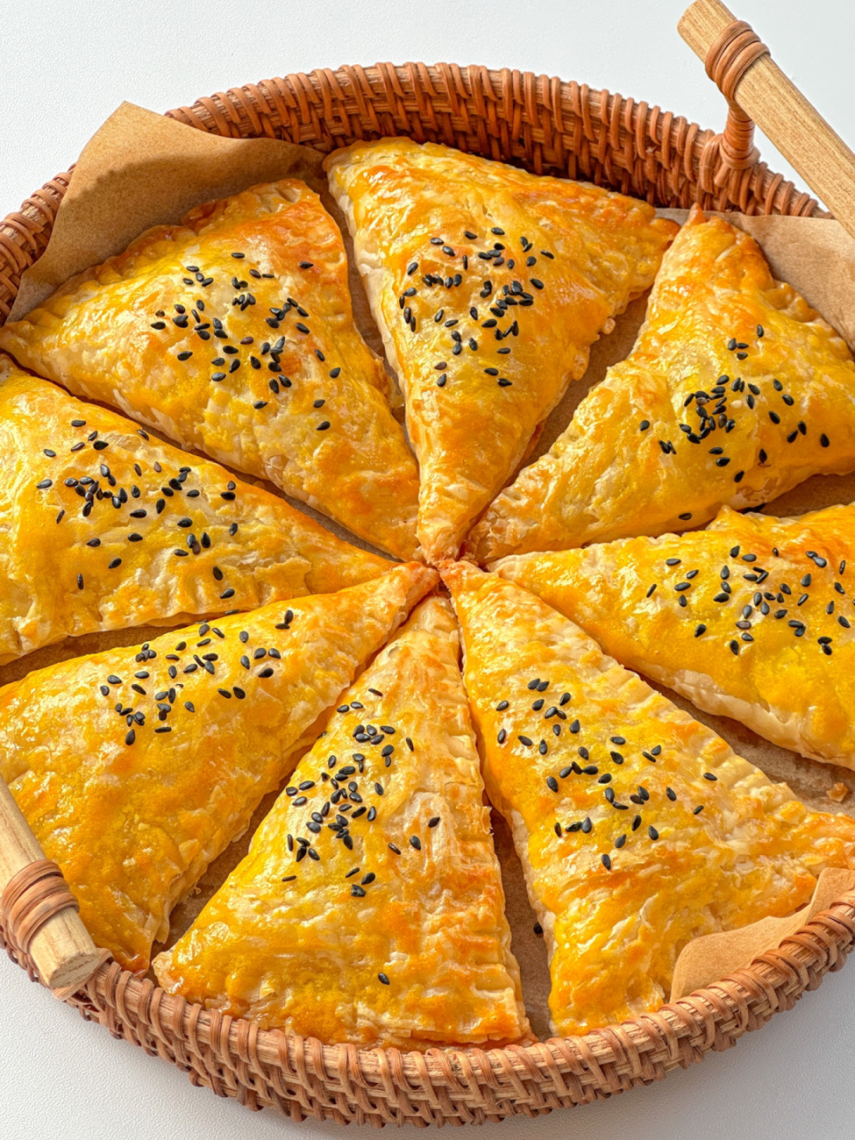 菠萝季怎么能少得了菠萝派呢～香甜酥脆,无需揉面,用手抓饼就能做