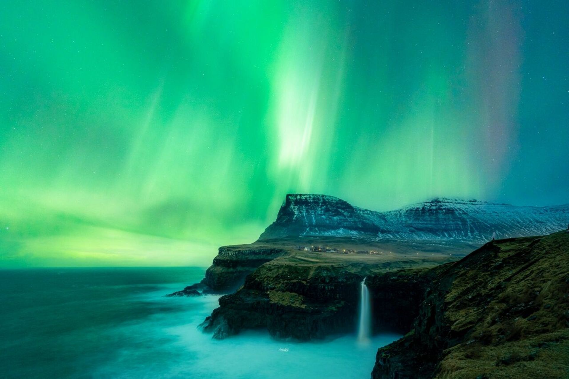 这个人口不到5w的岛屿,位于冰岛和挪威之间的极光胜地 国人知晓这座