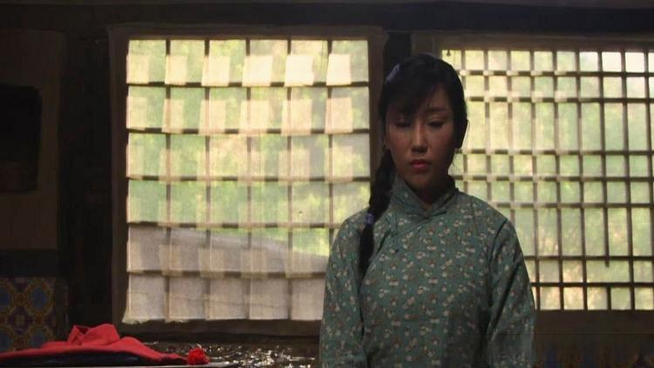 电影《巧儿》取材于华池县封芝琴争取婚姻自由的故事.