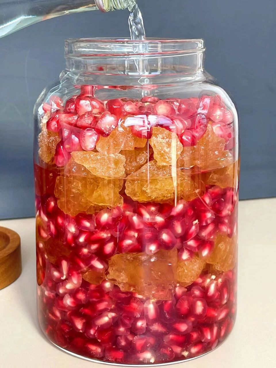 标题:有幸做了一次石榴酒,终身上瘾的高颜值果酒, 适合每个泡酒爱好者