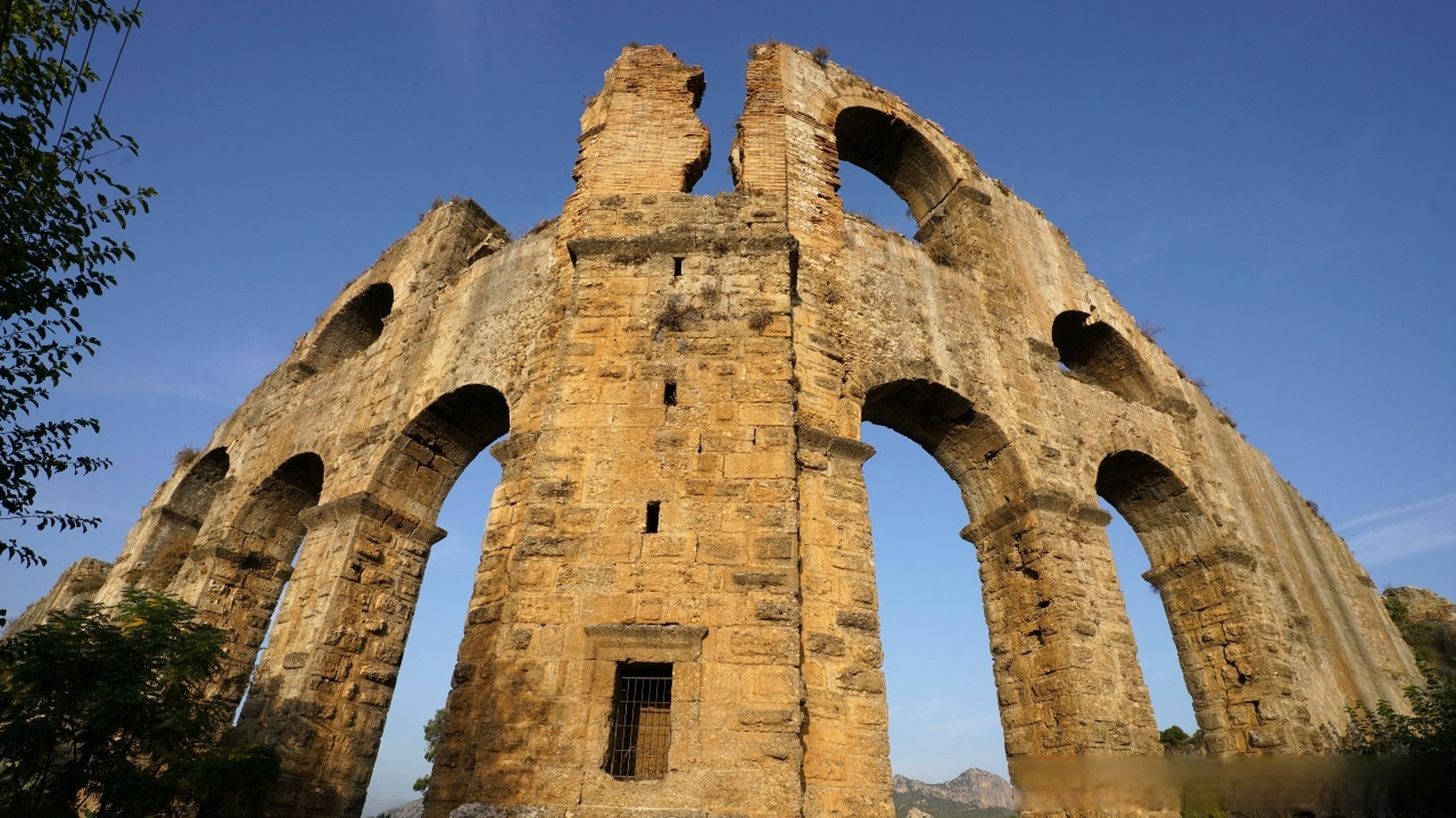 土耳其镜头#:美轮美奂的阿斯潘多斯渡槽】 在安塔利亚的塞里克(serik)