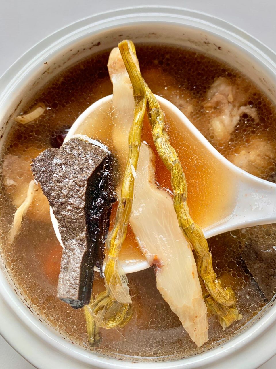 熬夜必喝的汤6015活用灵芝石斛帮你提高免疫力 灵芝石斛熬夜汤,真