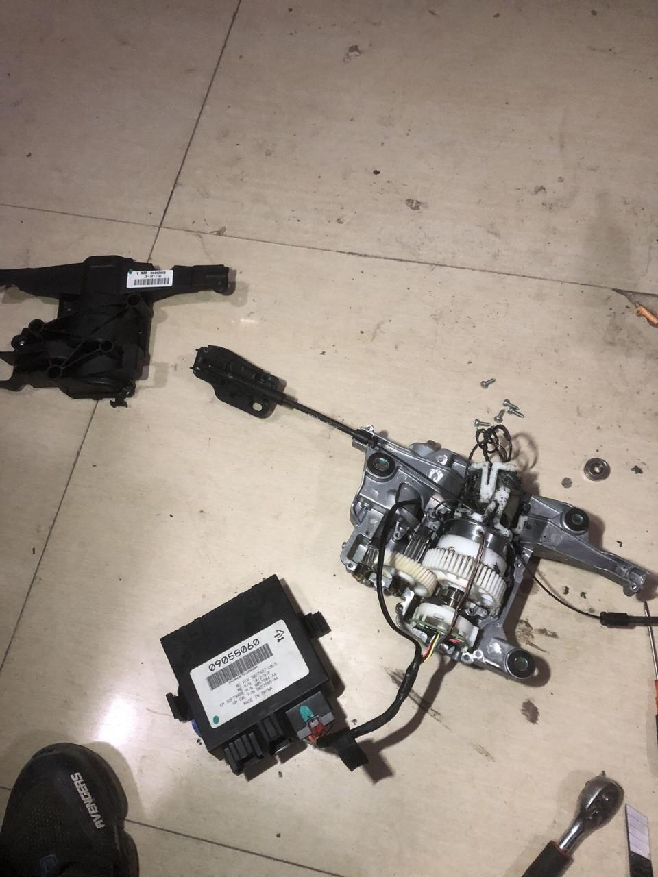 别克gl8电动门维修 更换游丝 不用更换昂贵的电机总成