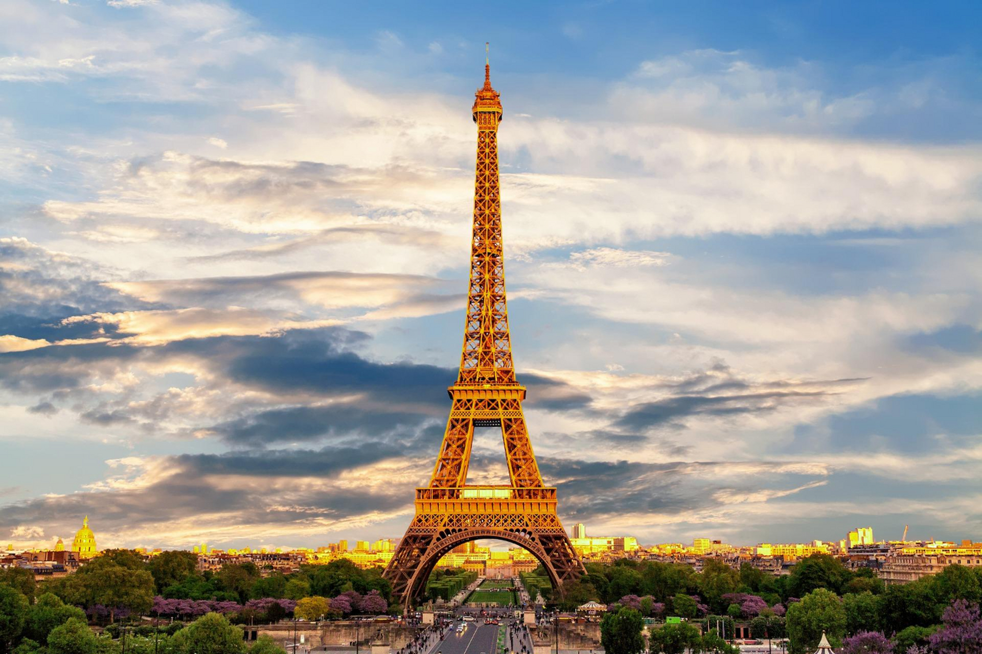 埃菲尔铁塔—巴黎的标志性建筑 埃菲尔铁塔(eiffel tower)是法国巴黎