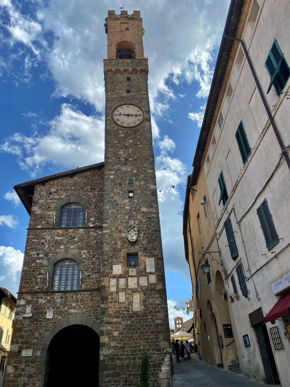 托斯卡纳|蒙塔奇诺 蒙塔奇诺(montalcino)是托斯卡纳的一个位于山顶上