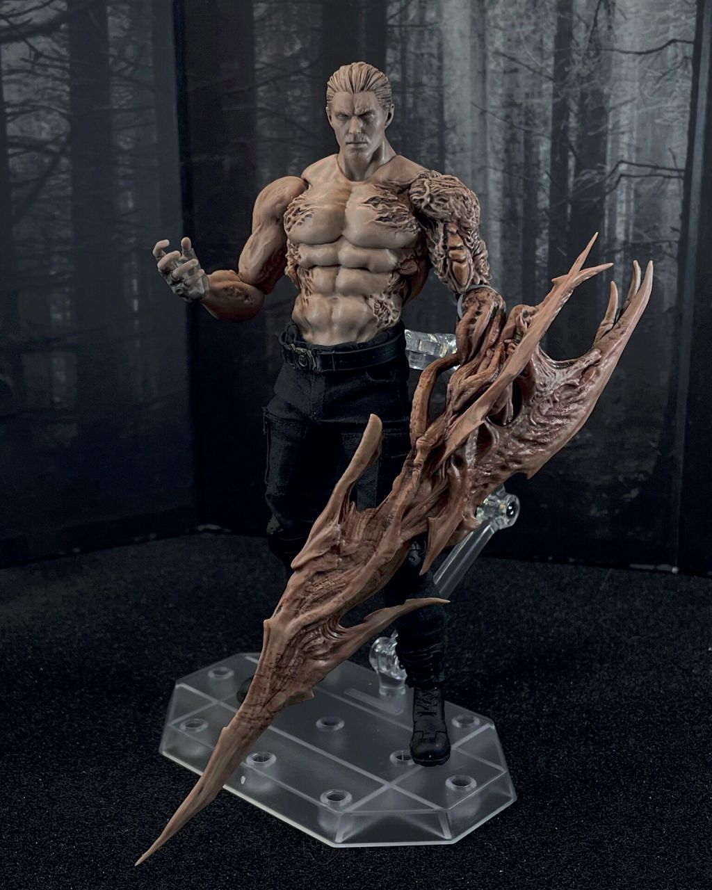 1/12可动 生化危机4re克劳萨 总算完工 没涂装 渗了个线罢了 下半身