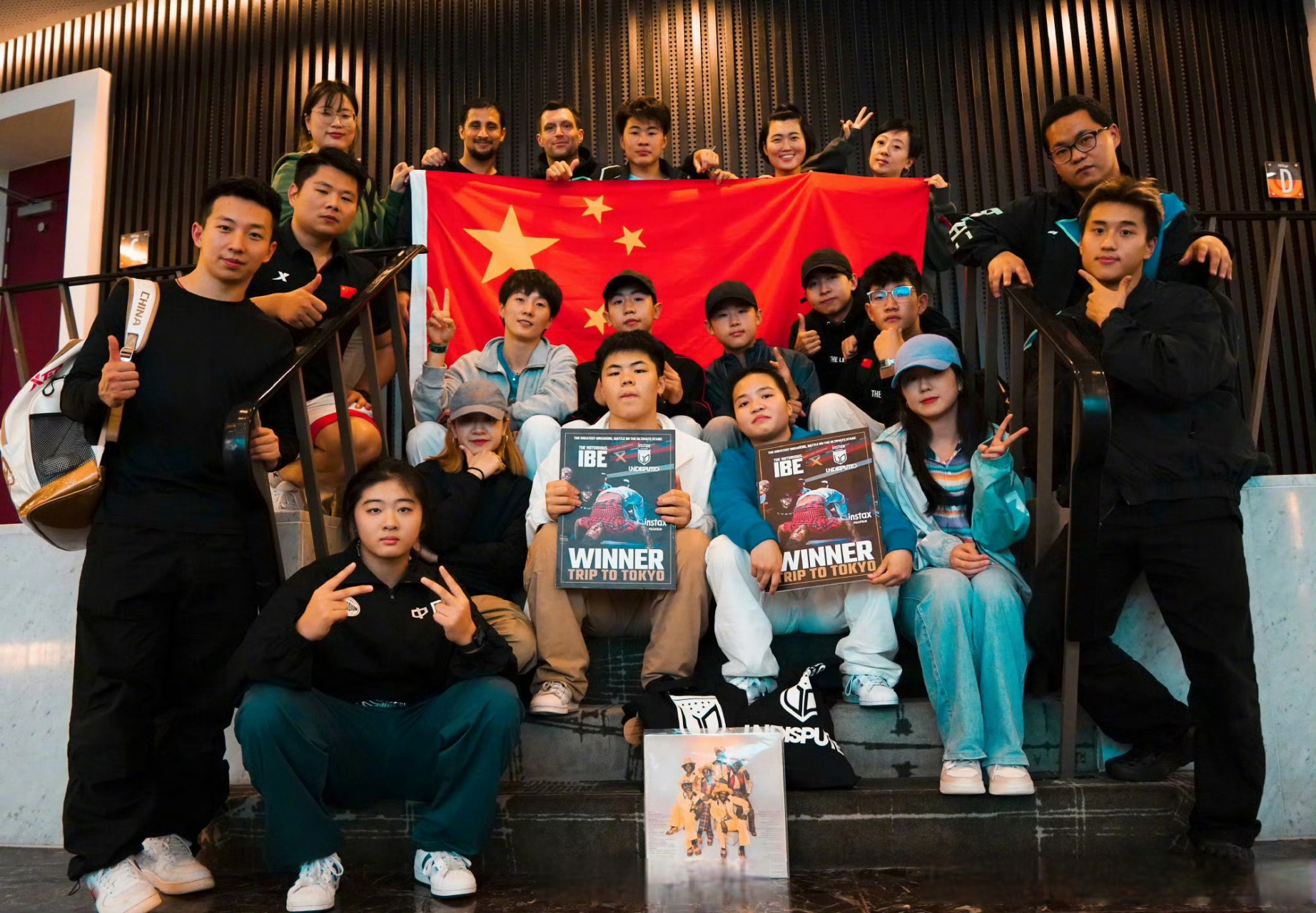 【#中国霹雳舞队夺国际大赛男女双冠#】17岁刘清漪再夺霹雳舞国际大赛