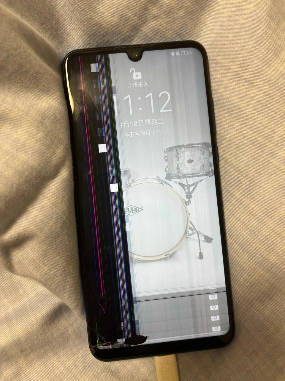 手机内屏碎了,要多少钱修好!