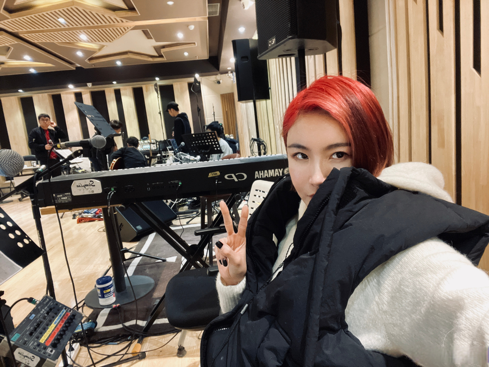 听说广州挺冷 大家注意保暖 #路默依