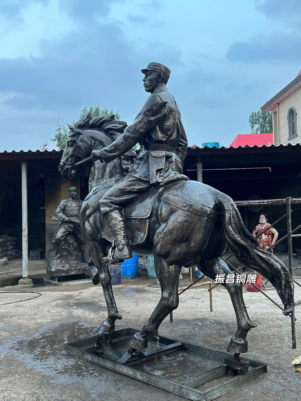 红军骑马人物雕塑作品 人物雕塑的矗立是为了发扬我国的美德和装饰