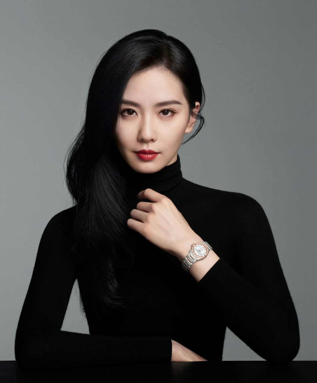 刘诗诗新图好美9905 刘诗诗佩戴新款omega星座女表 也是omega人气