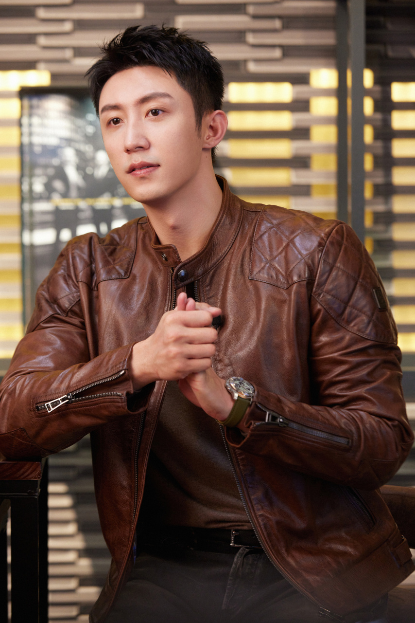 百年灵品牌代言人黄景瑜# 亮相breitling百年灵 天猫官方旗舰店