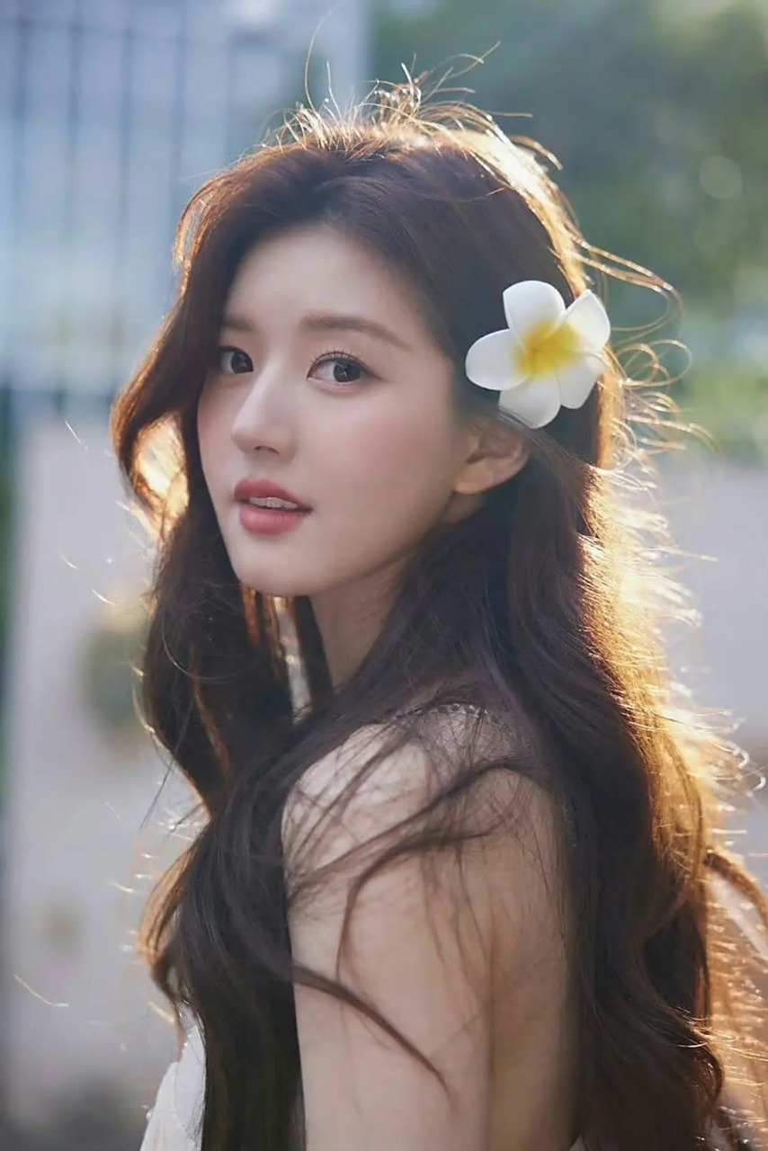 赵露思这两张照片可以给摄影师加鸡腿,照的蛮美的