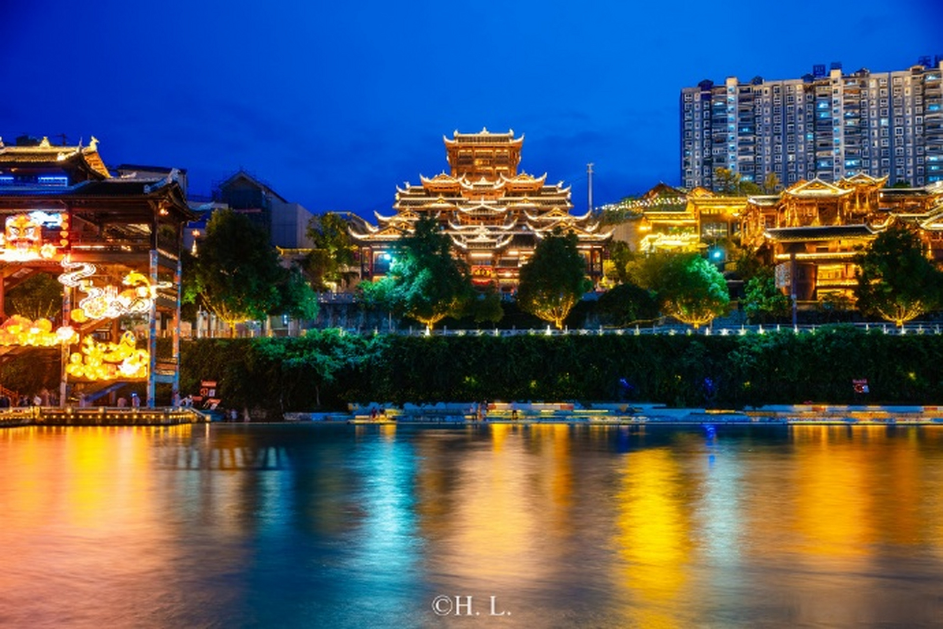 钟情湖北好玩一夏# 宣恩县城美丽的夜景.