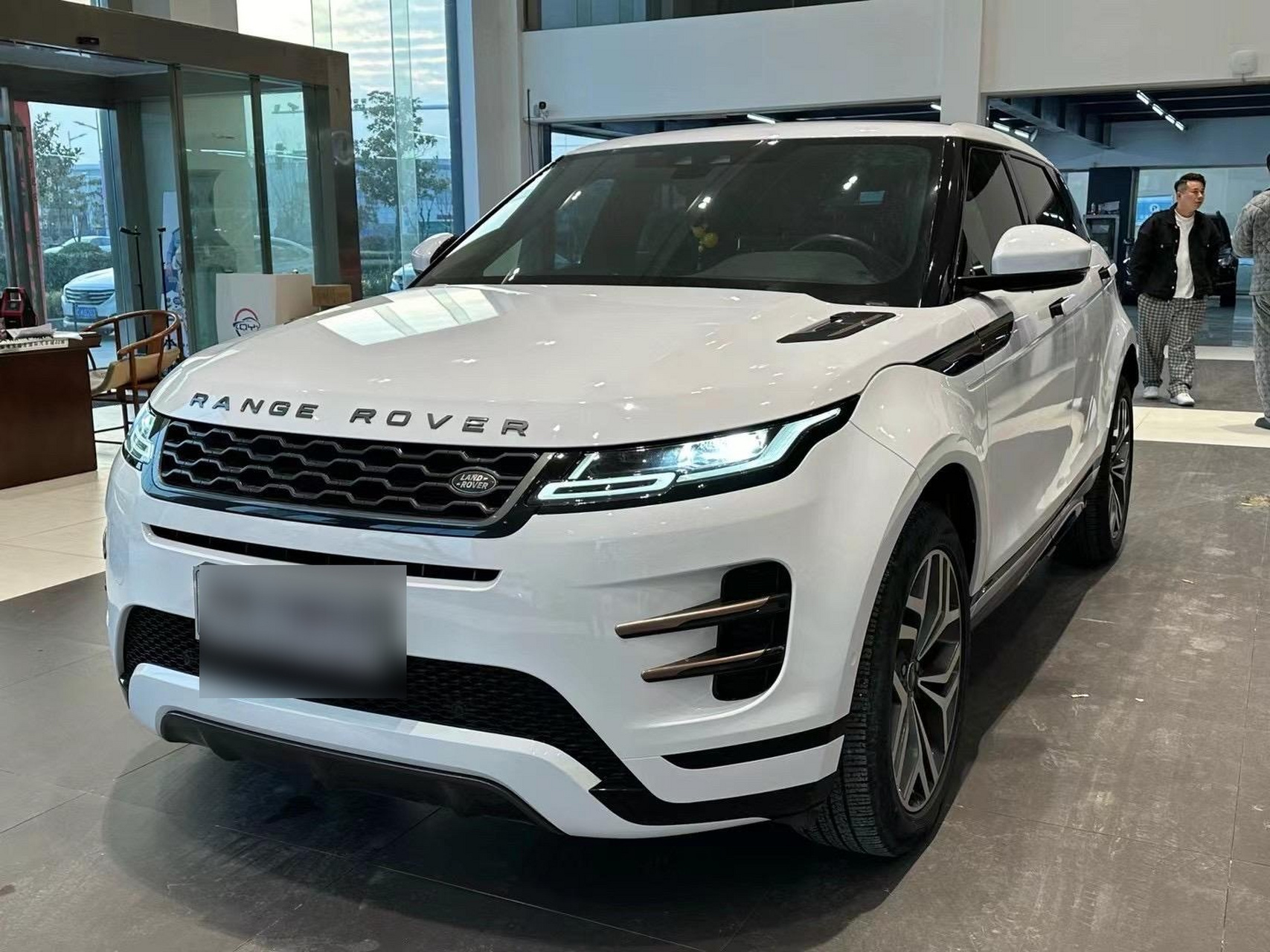 路虎 揽胜极光 2024款 249ps r-dynamic s 运动版 国vi 20年底上牌