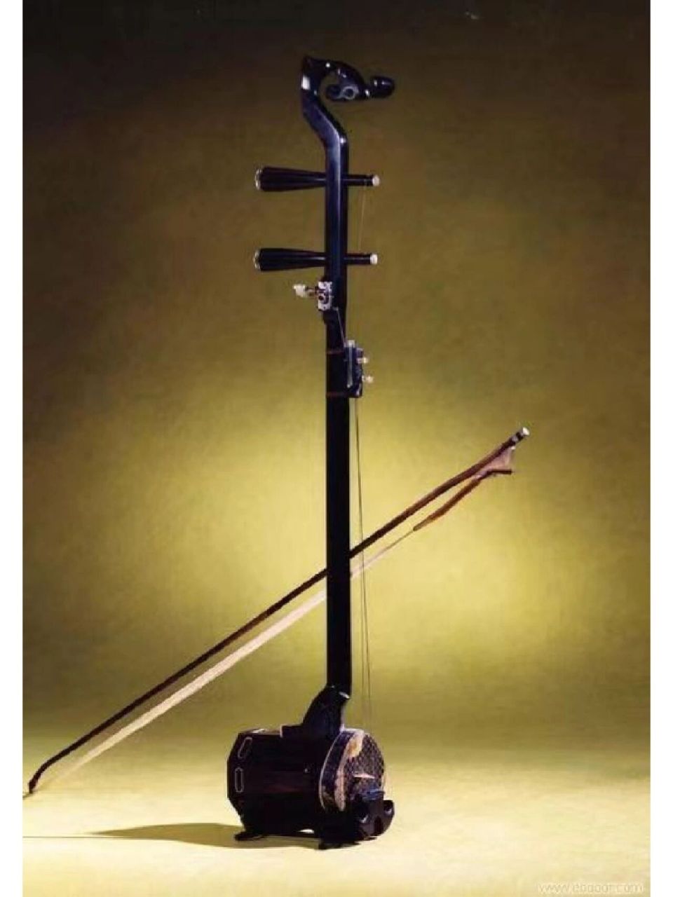 二胡 二胡是一种中国9899 传统拉弦乐器99 ,有两根弦,始于唐朝