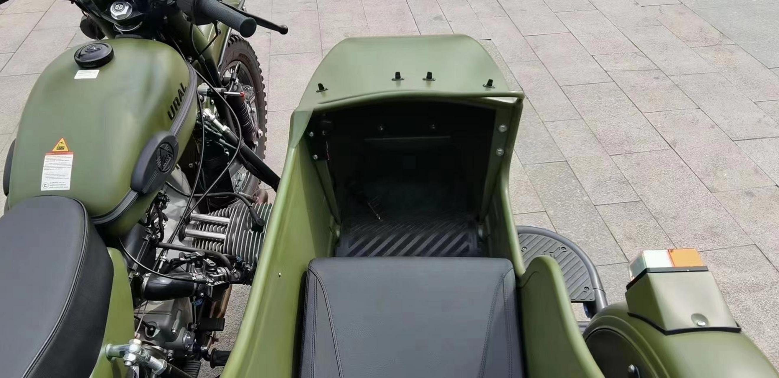 特价出:全新乌拉尔装甲兵挎子边三轮摩托车.