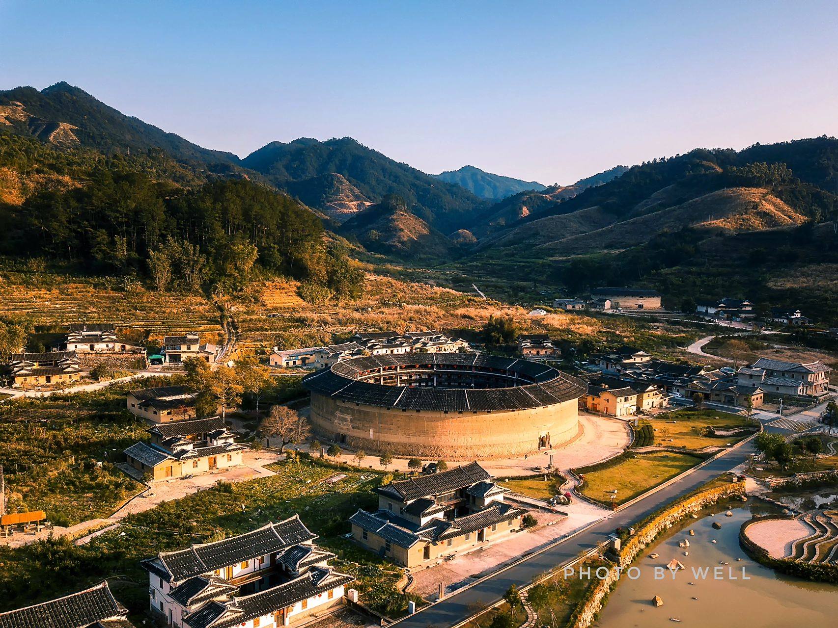 华安土楼——福建土楼之王二宜楼 福建华安的土楼虽不如永定和南靖