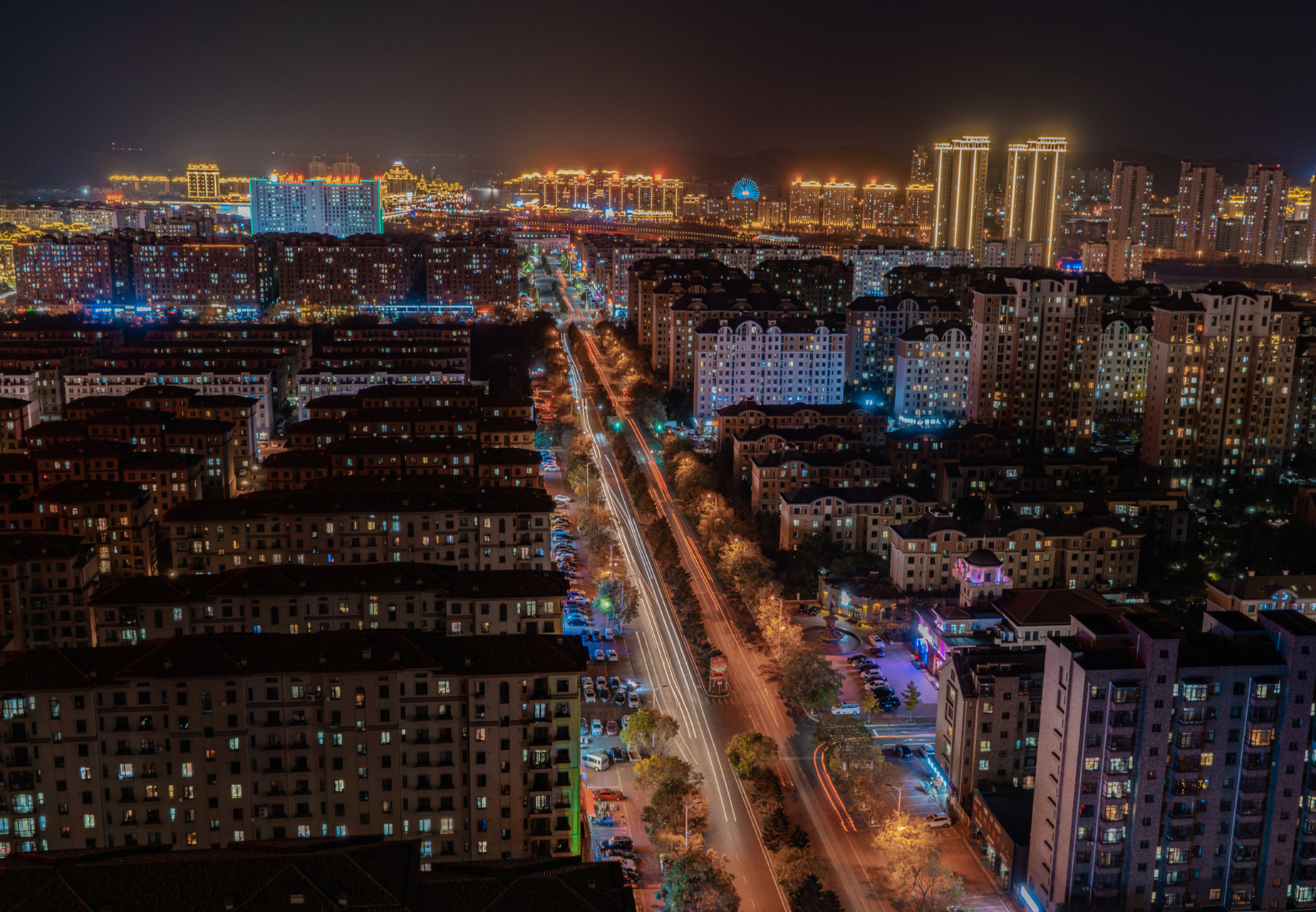 大连 庄河市 地点在大连庄河市万达广场后面.