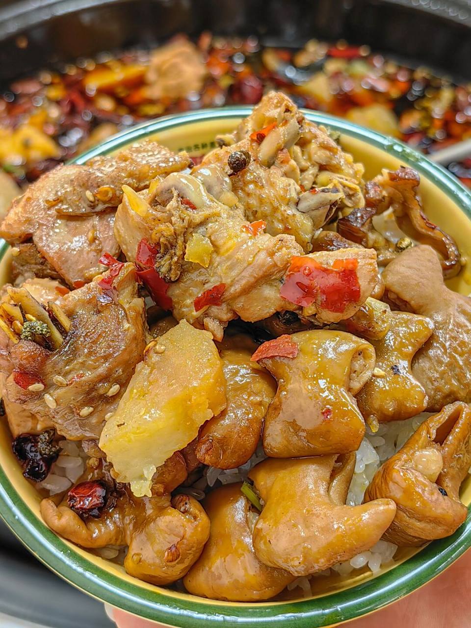 这家肥肠鸡煲太适合打工人了吧!好吃不贵!