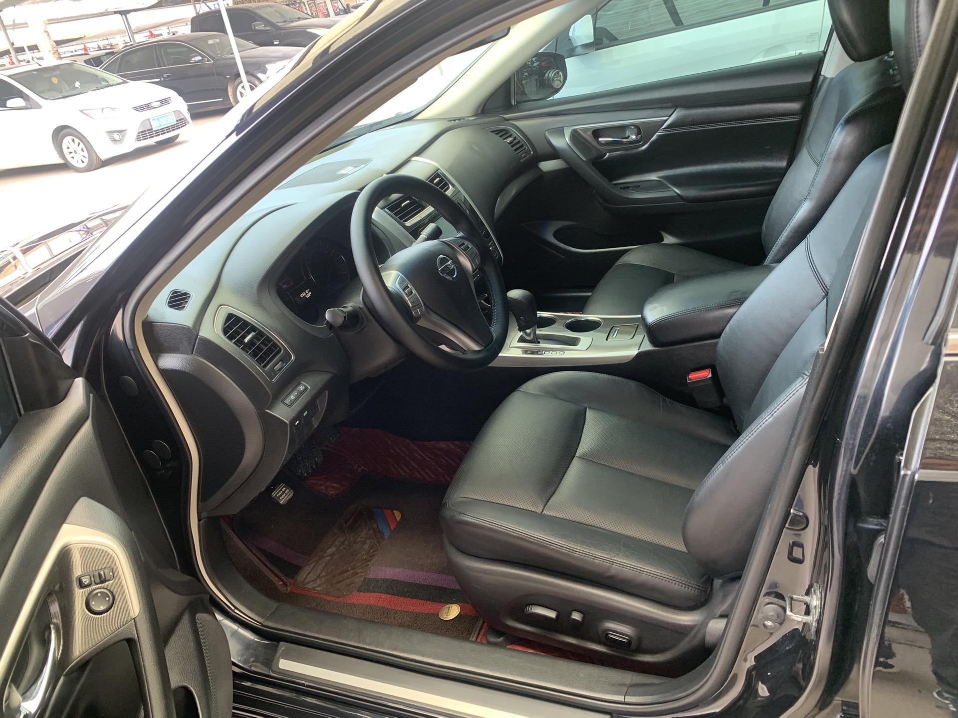 底盘紧凑扎实,内饰干净整洁磨损轻,可分期付 17年天籁内饰底盘的图片