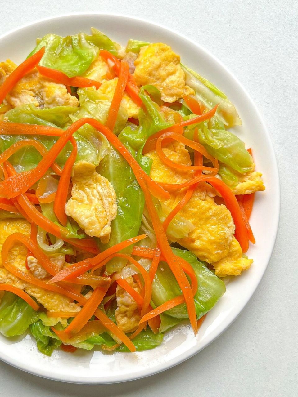 几分钟get一道低脂低卡炒菜 超级好吃的包菜胡萝卜炒鸡蛋,营养丰富