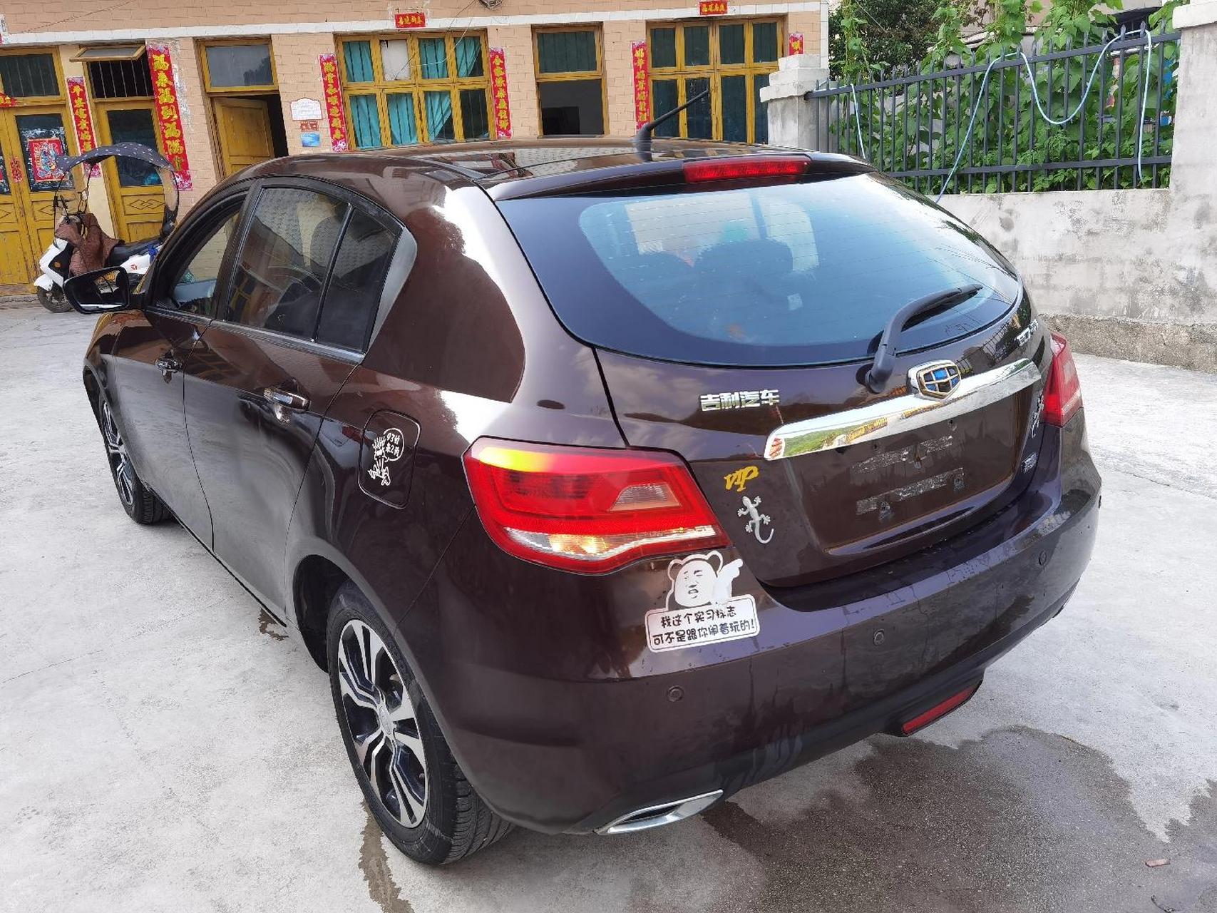 15年吉利帝豪2厢,1.5l手动天窗,车况极品.