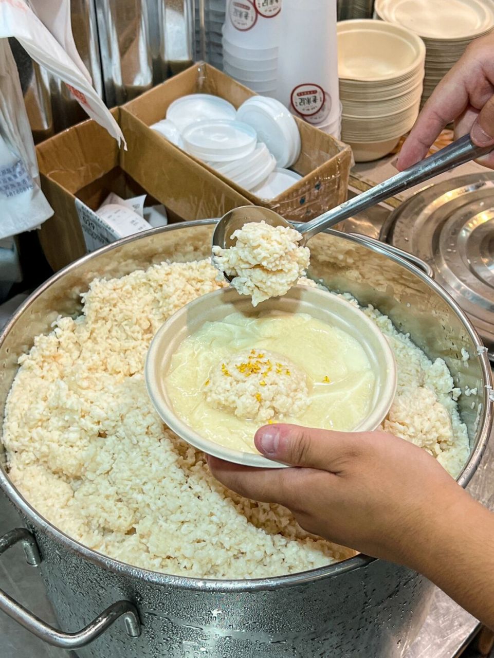 多少次来南京就是为了这一口… · 桂花酒酿豆花也太好吃了!