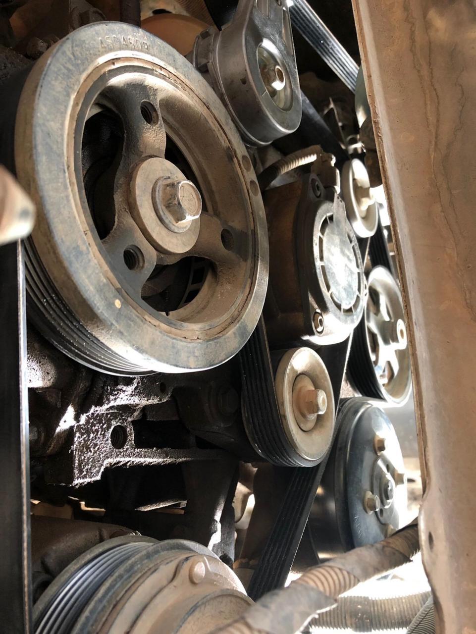 别克gl8(3.0v6)发动机附件皮带绕法图