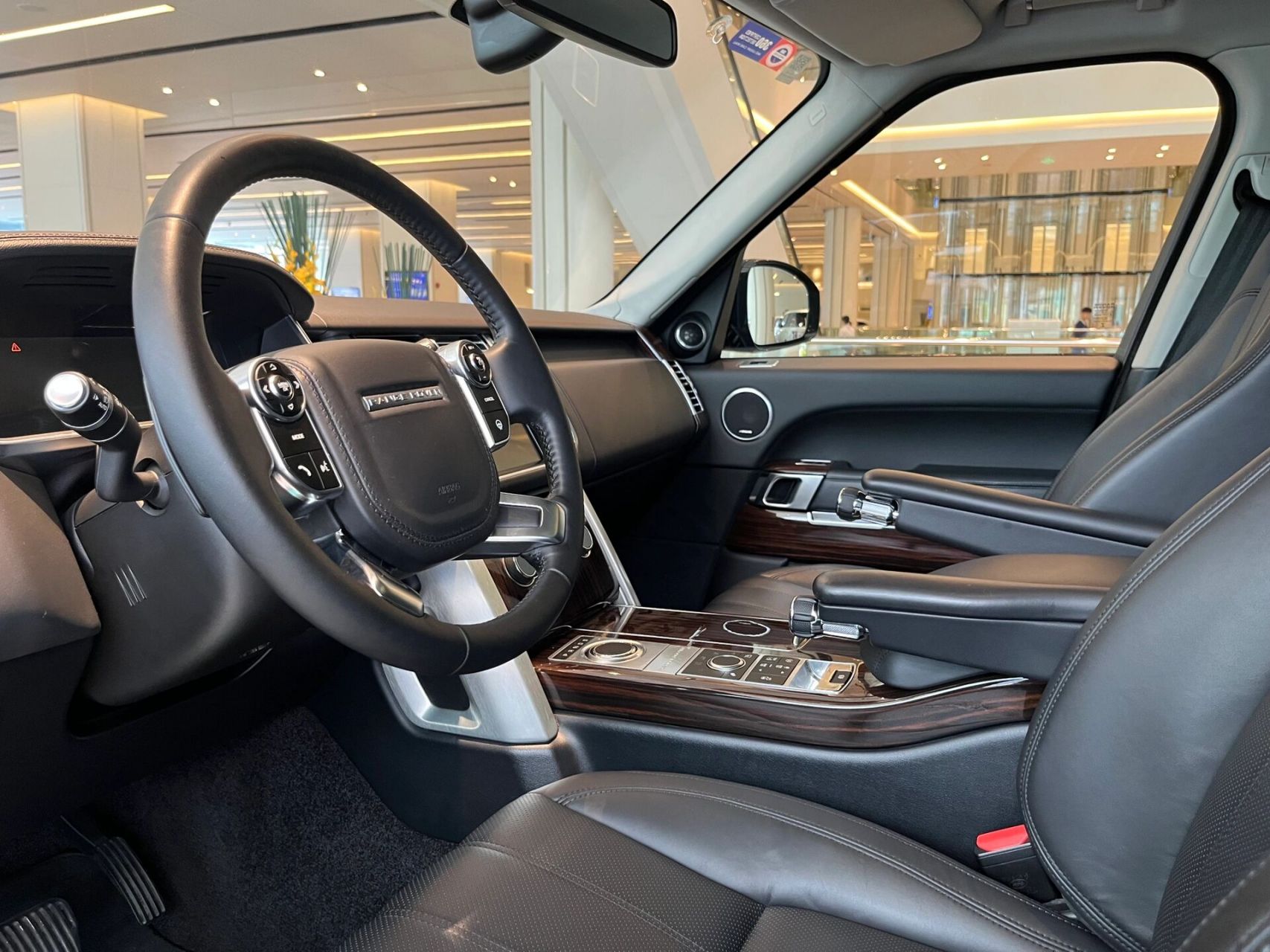 8万 路虎 揽胜行政版 scv6 vogue 2014年3月上牌,行驶约12万公里 车价