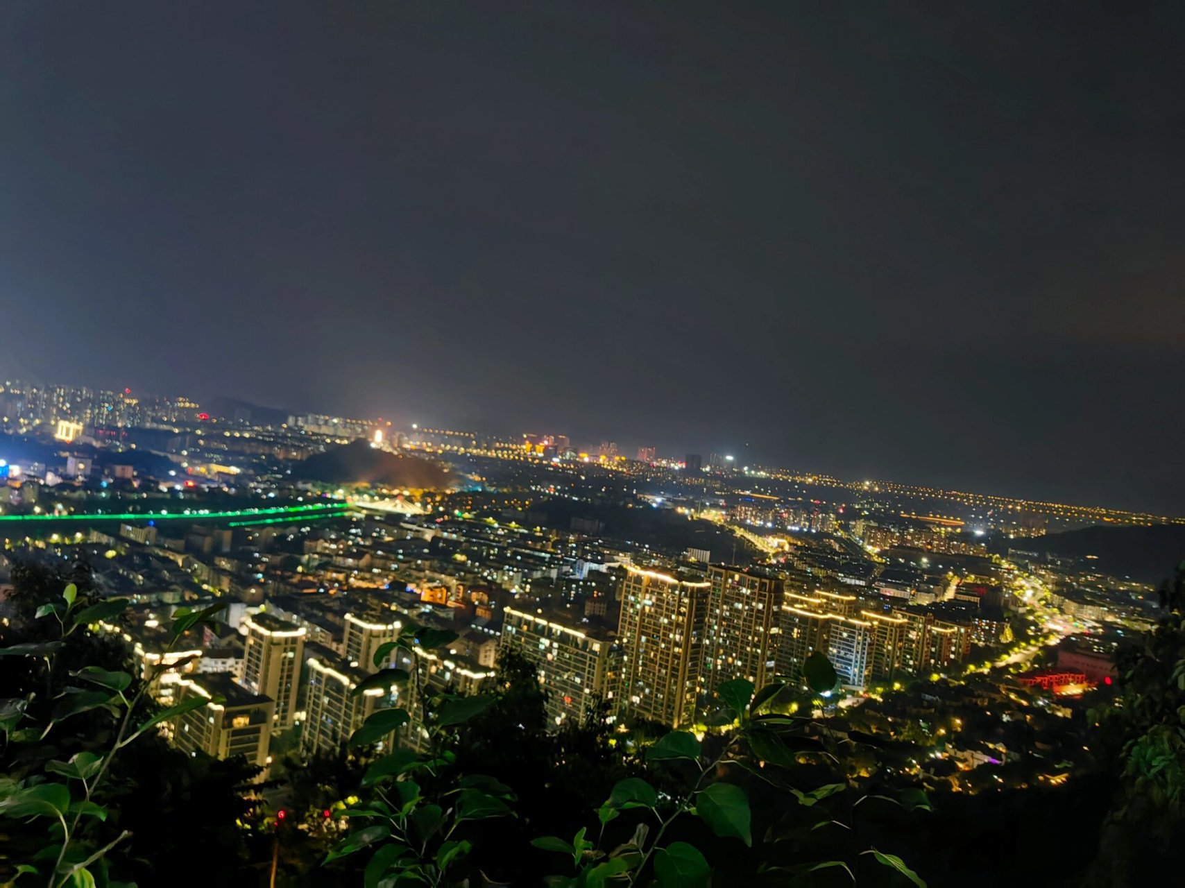 老鹰山 老鹰山看夜景也不错#爬山