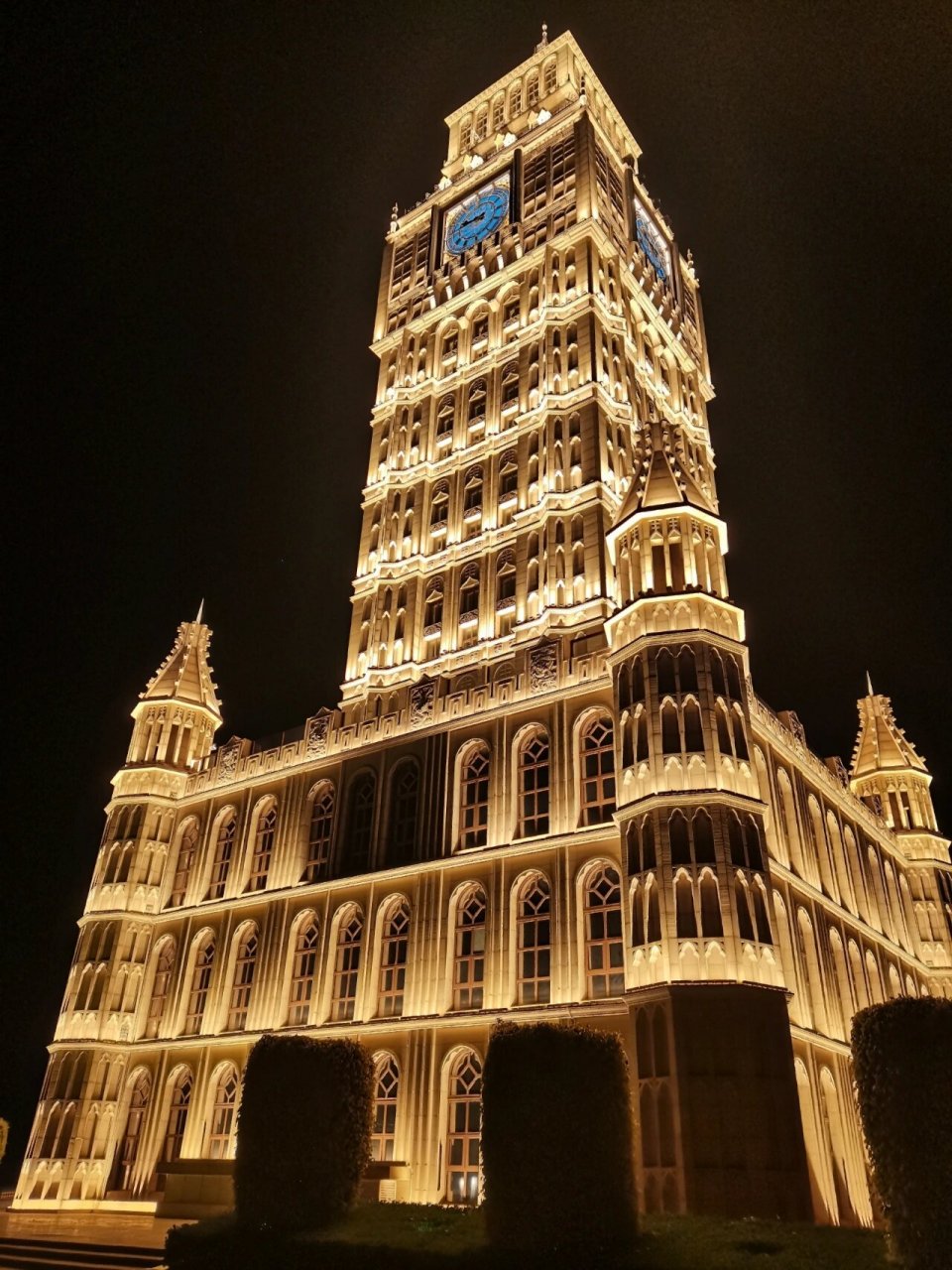 红河开远钟楼 名为"凤凰楼"的欧式建筑,坐落于红河州开远市,从昆明坐1